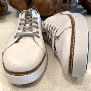 NWT- SPERRY men’s size 13 white leather shoe